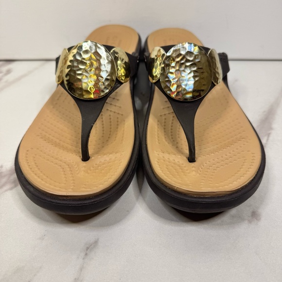 CROCS Sanrah Hammered Gold Circle Comfort Sandals BROWN-GOLD / SIZE 9 WIDE - Picture 8 of 14